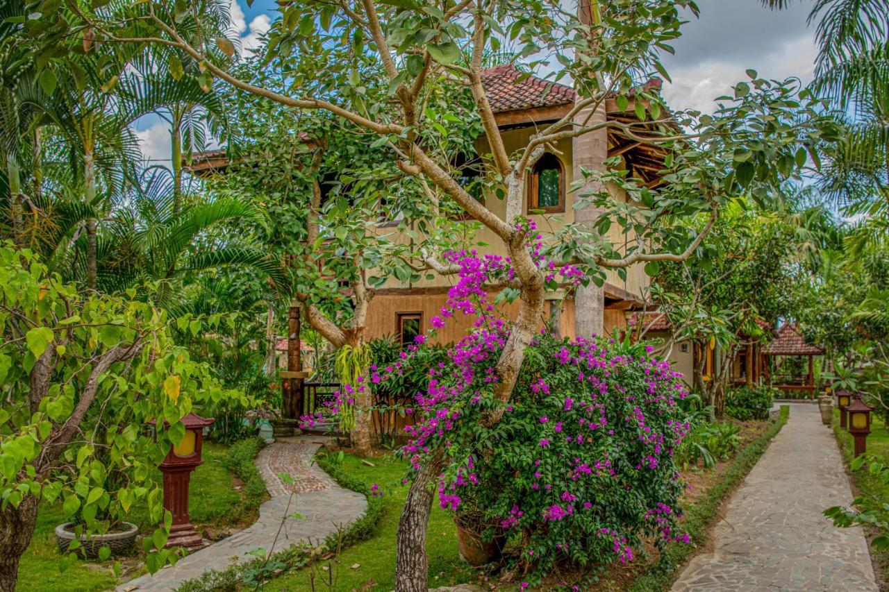 Hotel Stanley Lombok Mataram Zewnętrze zdjęcie